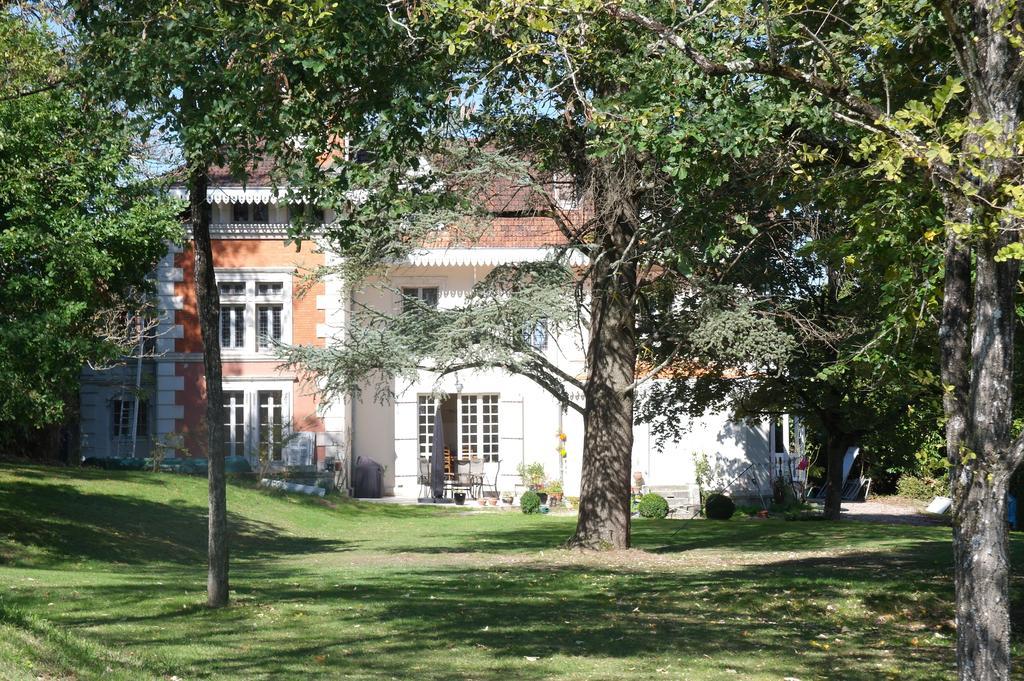 Le Chalet De Luxe Bed & Breakfast Saint-Severin Exterior photo